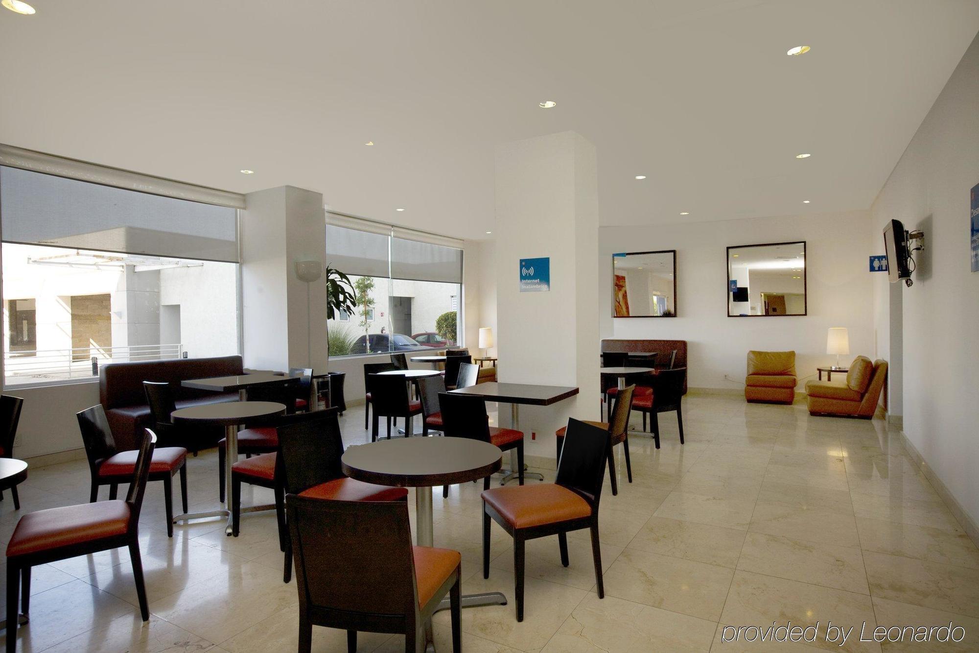 Hotel One Aguascalientes Sur Restaurant foto